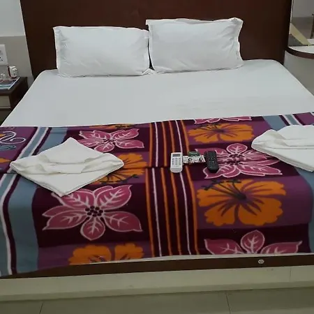 Goroomgo Shayon Homestay *